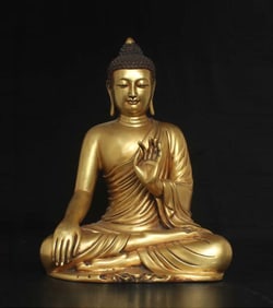 An Exquisite Gilt Bronze Buddha Statue