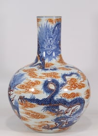 An Exquisite Blue and White Iron-Red Dragon Pattern Vase