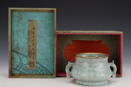 An Exquisite Guan yao Painted Gold Double-Ears Censer