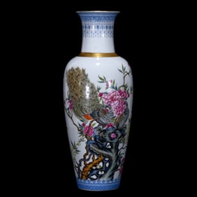 An Exquisite Famille-Rose Flower and Bird Pattern with poem Vase
