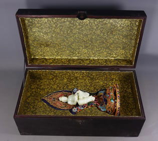 An Exquisite Gilt Bronze Inlaid White Jade Buddha Statue