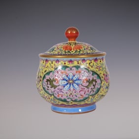 An Exquisite Enamel Lotus Pattern Tea Caddy