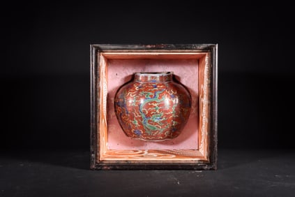 An Exquisite Blue and White Dragon Pattern Jar