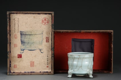 An Exquisite Guan yao Tripod Censer