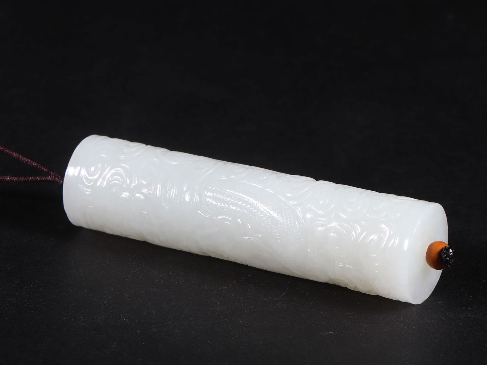 An Exquisite White Jade Dragon Pattern Pendant (1 of 9)