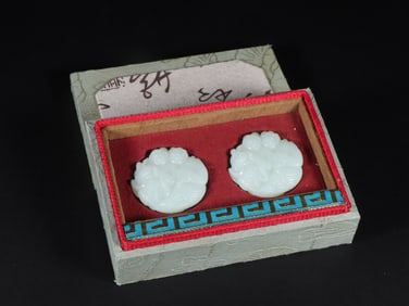 A Pair of Exquisite White Jade Figure Pattern Ornament