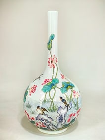 An Exquisite Famille-Rose Flower and Bird Pattern Vase