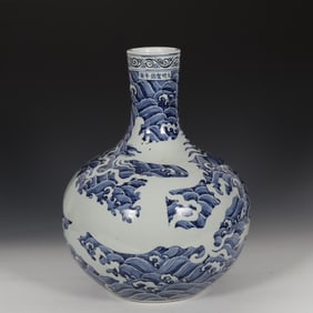 An Exquisite Blue and White Seawater Pattern Dragon Pattern Vase