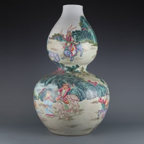An Exquisite Famille-Rose Character and Story Pattern Gourd-Shaped Vase