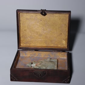 An Exquisite White Jade Character and Story Pattern Snuff Bottle