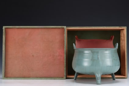 An Exquisite Guan yao Double-Ears and Tripod Censer