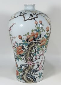 An Exquisite Famille-Rose Flower and Bird Pattern Vase