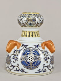 An Exquisite Blue and White Lotus Pattern Jar