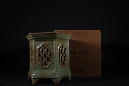 An Exquisite Ru yao Sky Blue Glazed Brush Pot