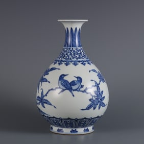 An Exquisite Blue and White Flower and Bird Pattern Lotus Pattern Vase