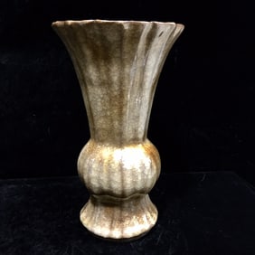 An Exquisite Guan yao Vase