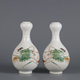 A Pair of Exquisite Enamel Insect Pattern with poem Vase