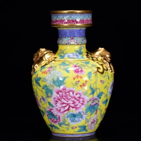 An Exquisite Yellow Ground Famille-Rose PeonyPattern Beast-Ears Vase