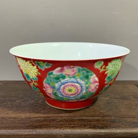 An Exquisite Enamel Flower Pattern Bowl