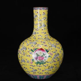 An Exquisite Famille-Rose Auspicious Cloud,Crane and Peach Pattern Vase