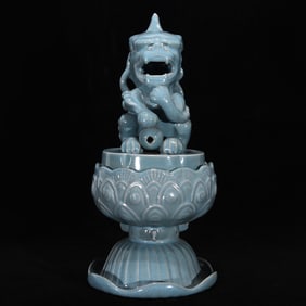 A Rare Ru yao Blue Glazed Lotus Pattern Censer,With Lion Cover
