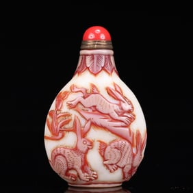 An Exquisite Glass Pine and Animal Pattern Snuff Bottle