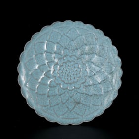 An Exquisite Ru yao Lotus Pattern Plate