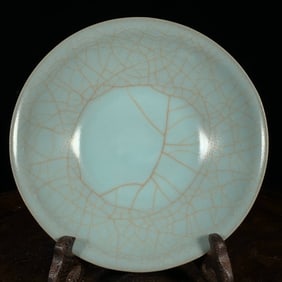 An Exquisite Guan yao Plate