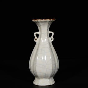 An Exquisite Guan yao Double-Ears Vase