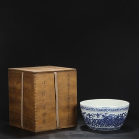 An Exquisite Blue and White Seawater and Dragon Pattern Vat