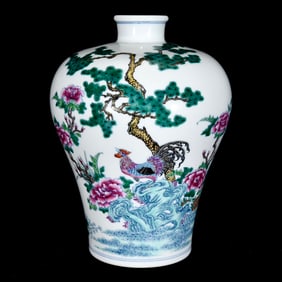 An Exquisite Doucai Flower and Rooster Pattern Vase