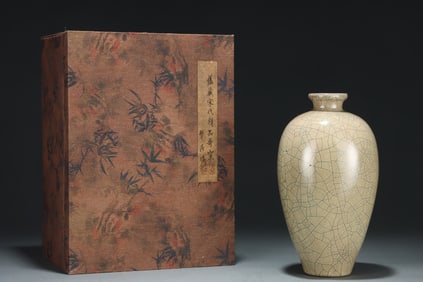 An Exquisite Ge yao Vase
