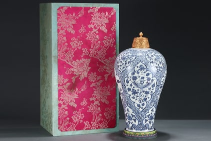 A Huge Blue and White Lotus?Mandarin Duck and Phoenix Pattern Vase?With Gilt Cover