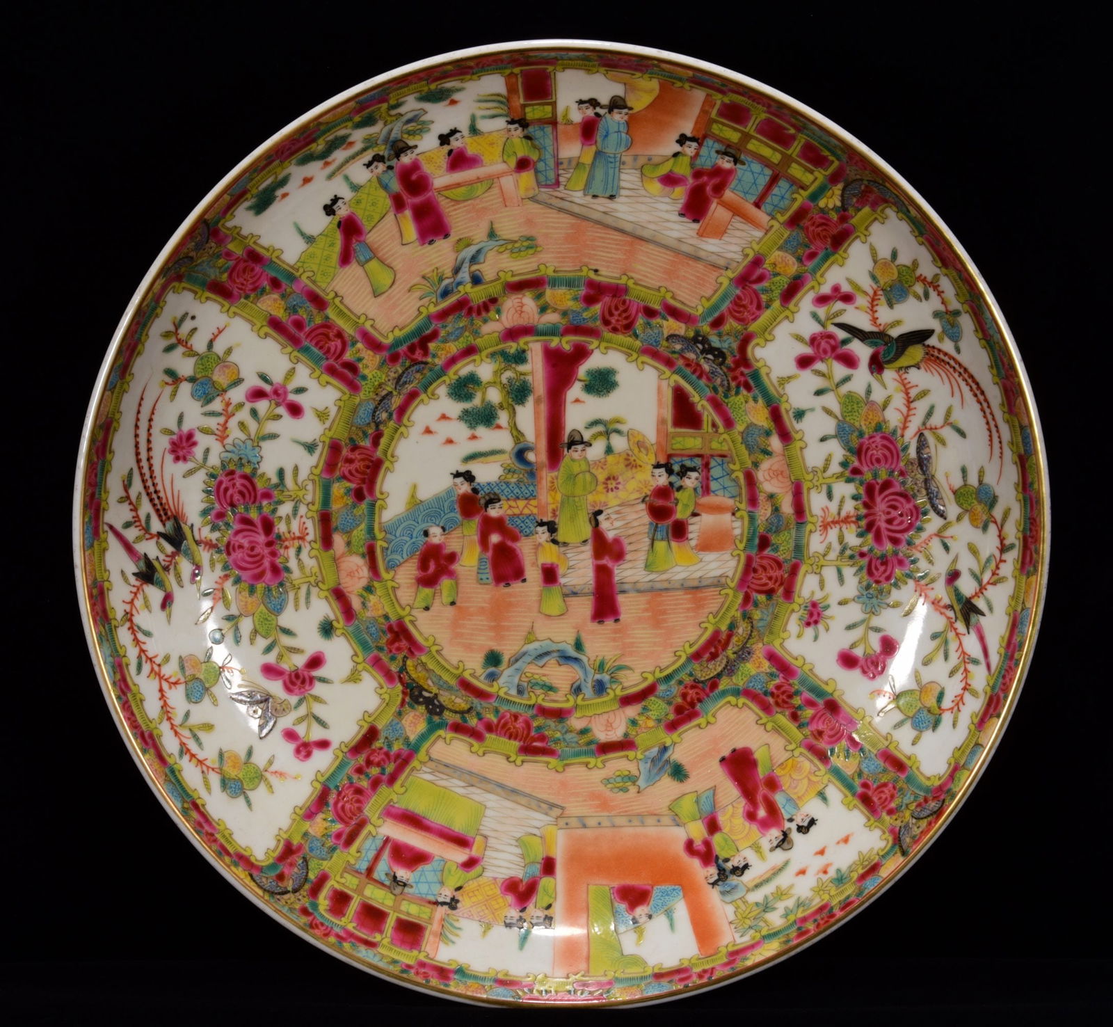 A Rare Famille-Rose Figure?Flower and Bird Pattern Plate (1 of 9)
