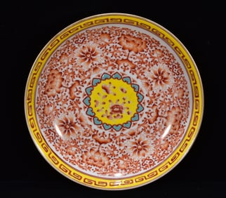 An Exquisite Famille-Rose Flower Pattern Plate