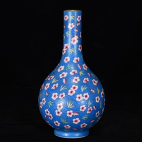 An Exquisite Famille-Rose Painted Gold Flower Pattern Vase