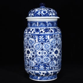 A Rare Blue and White Flower Pattern Cover Jar