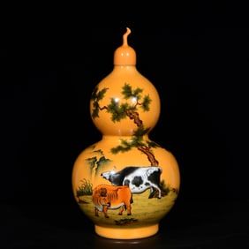 A Rare Enamel Buffalo Pattern Gourd-Shaped Bottle,With Poem
