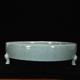 An Exquisite Ru yao Gilt Figure Pattern Tripod Brush Washer,With Poem