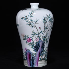 An Exquisite Famille-Rose Flower and Bird Pattern Vase,With Poem