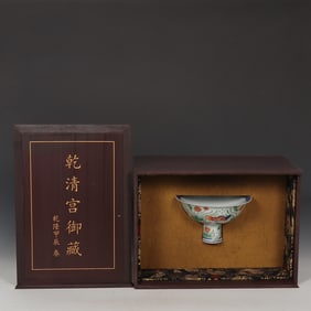 An Exquisite Blue and White Wucai Fish and Algae Pattern Stem Cup