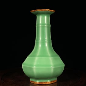 An Exquisite Longquan yao Celadon Glazed Cover with Gold Vase