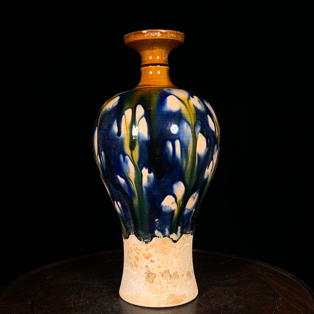 An Exquisite Tang Tri-Color Glazed Pottery Flower Pattern Vase