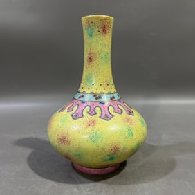 An Exquisite Green Glazed Painted Gold Flower Pattern Vase