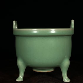 An Exquisite Longquan yao Celadon Glazed Double-Ears and Tripod Censer