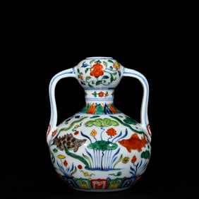 An Exquisite Wucai Fish and Algae Pattern Double-Ears Vase