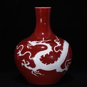 An Exquisite Ji Red Glazed Auspicious Cloud and Dragon Pattern Vase