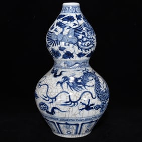 A Rare Blue and White Dragon and Phoenix Pattern Gourd-Shaped Vase