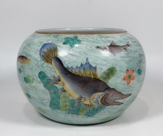 An Exquisite Famille-Rose Fish and Algae Pattern Brush Washer