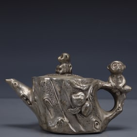 An Exquisite Silver-plated Bronze Monkey Pattern Ewer